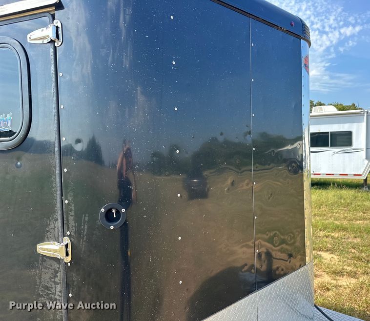 image for item EJ8909 2021 Sundowner  Showman GT livestock trailer