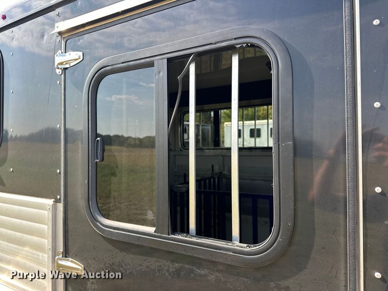 image for item EJ8909 2021 Sundowner  Showman GT livestock trailer