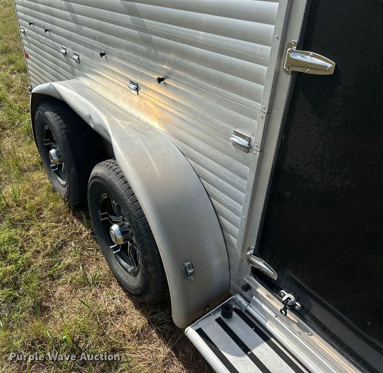 image for item EJ8909 2021 Sundowner  Showman GT livestock trailer