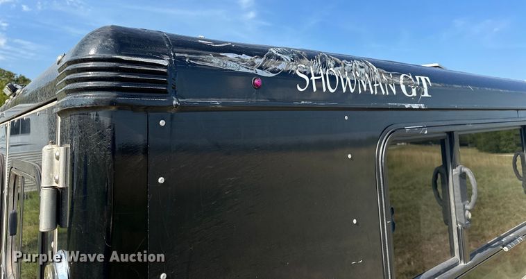 image for item EJ8909 2021 Sundowner  Showman GT livestock trailer