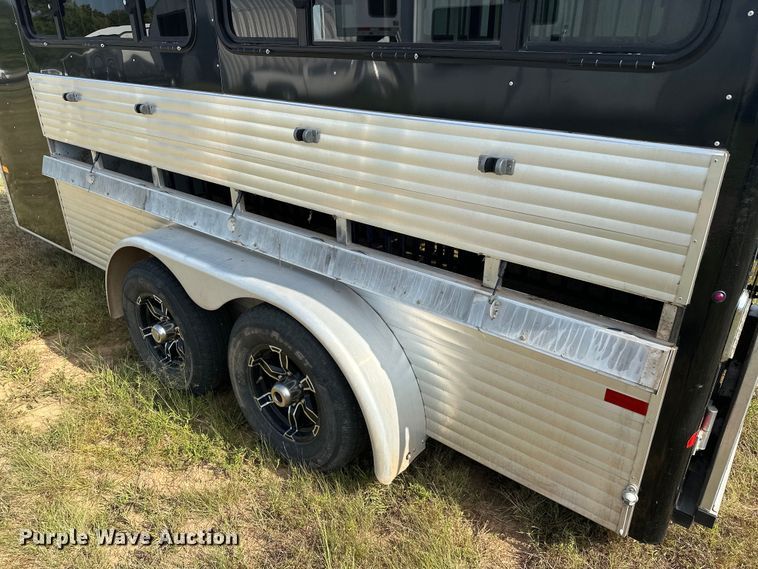 image for item EJ8909 2021 Sundowner  Showman GT livestock trailer