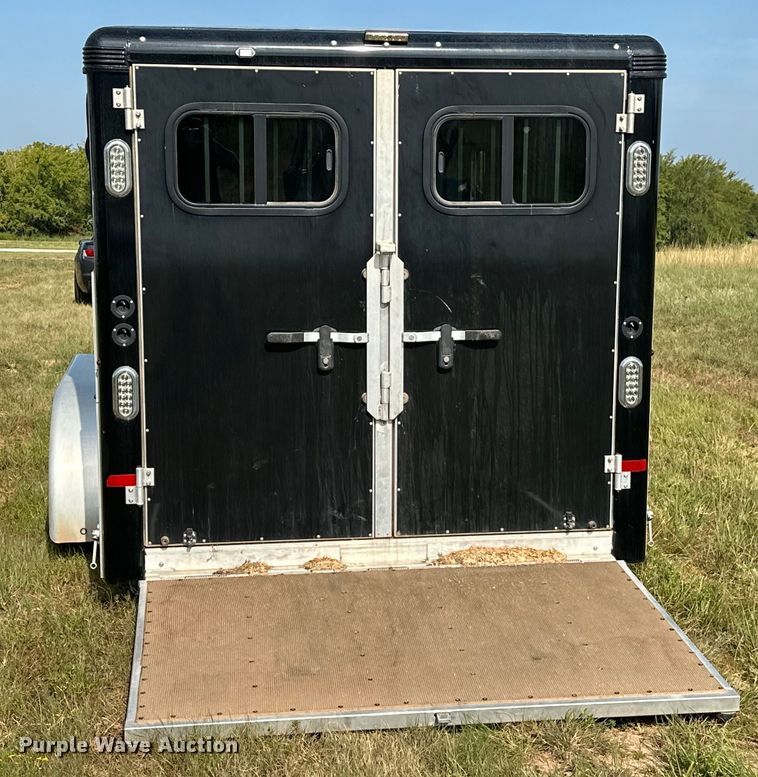 image for item EJ8909 2021 Sundowner  Showman GT livestock trailer