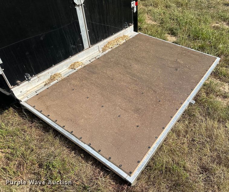 image for item EJ8909 2021 Sundowner  Showman GT livestock trailer