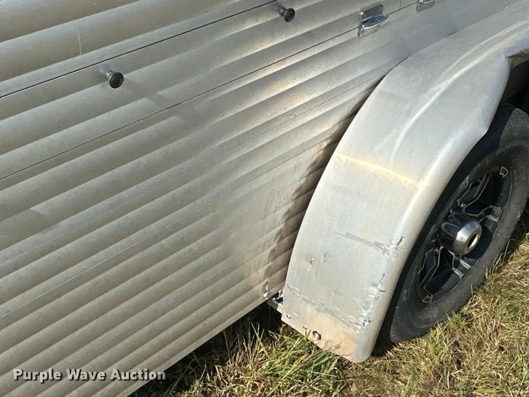 image for item EJ8909 2021 Sundowner  Showman GT livestock trailer