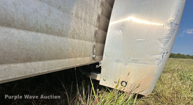 image for item EJ8909 2021 Sundowner  Showman GT livestock trailer