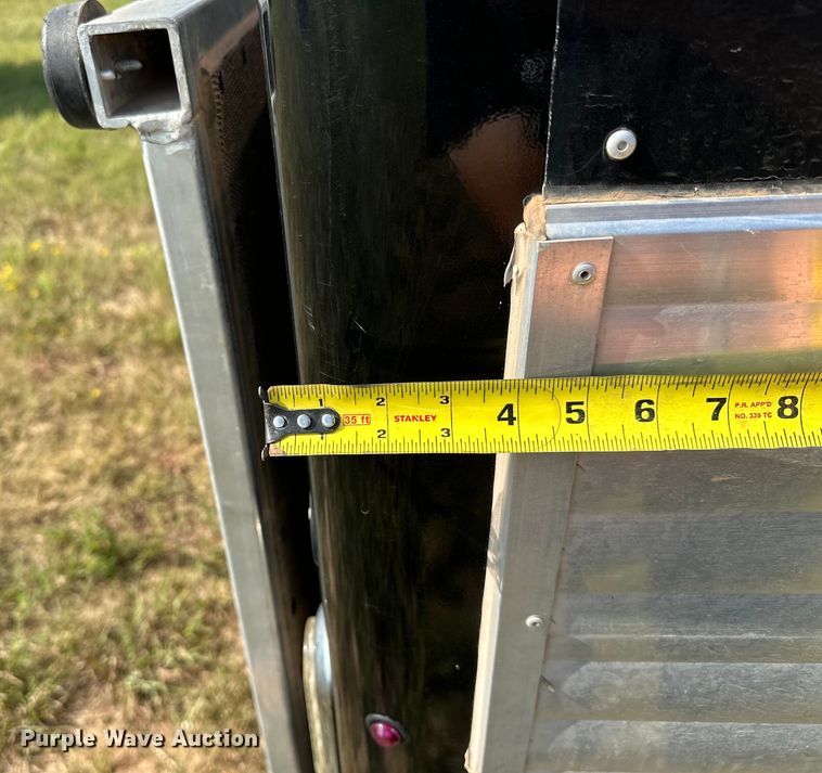 image for item EJ8909 2021 Sundowner  Showman GT livestock trailer