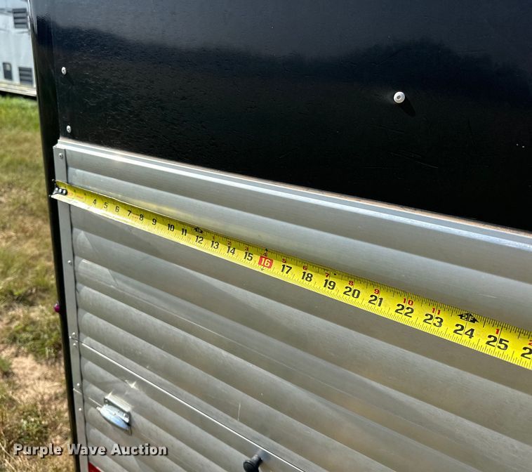 image for item EJ8909 2021 Sundowner  Showman GT livestock trailer