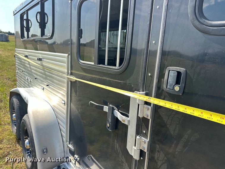 image for item EJ8909 2021 Sundowner  Showman GT livestock trailer