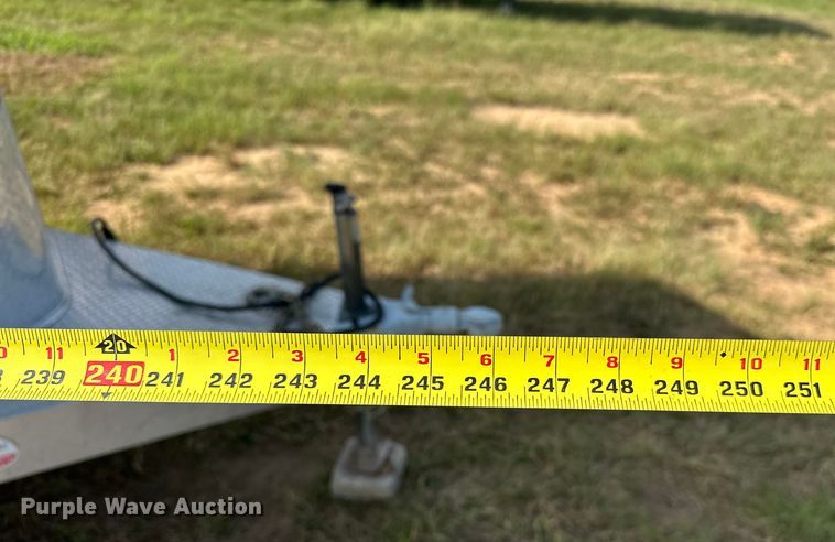 image for item EJ8909 2021 Sundowner  Showman GT livestock trailer