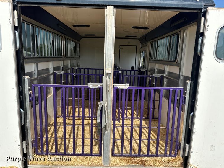 image for item EJ8909 2021 Sundowner  Showman GT livestock trailer