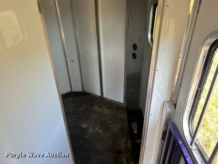 image for item EJ8909 2021 Sundowner  Showman GT livestock trailer