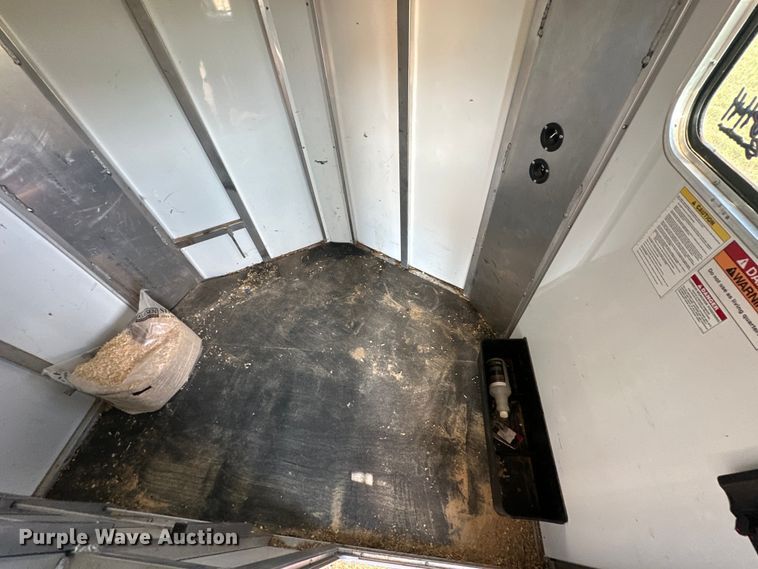 image for item EJ8909 2021 Sundowner  Showman GT livestock trailer