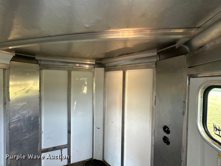 image for item EJ8909 2021 Sundowner  Showman GT livestock trailer