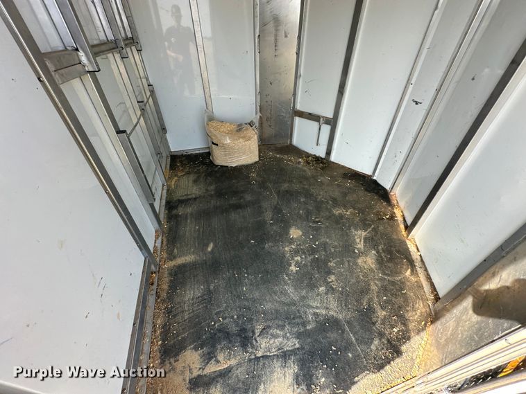 image for item EJ8909 2021 Sundowner  Showman GT livestock trailer