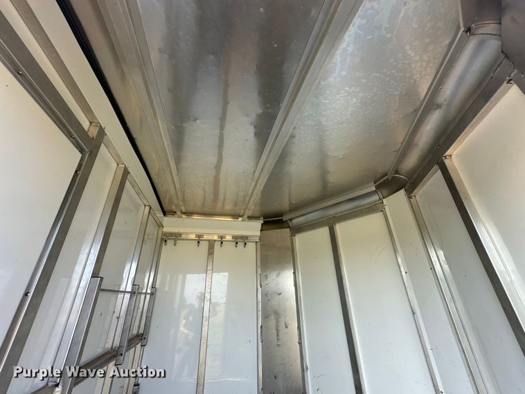 image for item EJ8909 2021 Sundowner  Showman GT livestock trailer