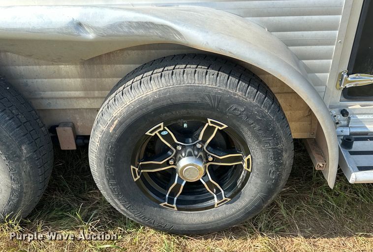 image for item EJ8909 2021 Sundowner  Showman GT livestock trailer