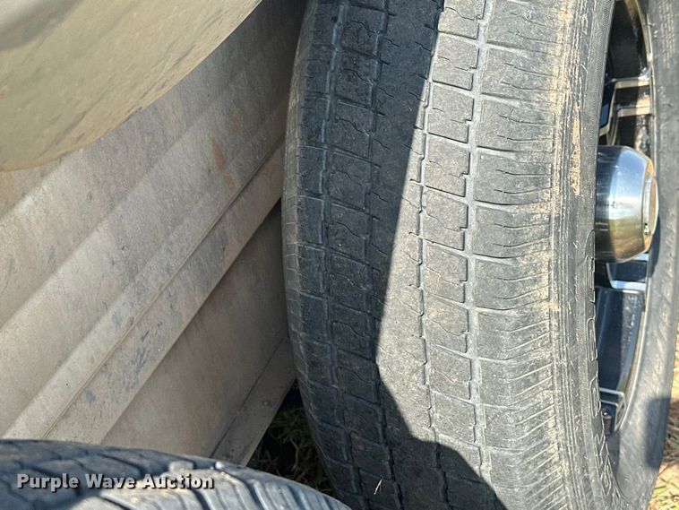 image for item EJ8909 2021 Sundowner  Showman GT livestock trailer