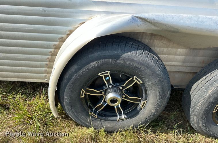 image for item EJ8909 2021 Sundowner  Showman GT livestock trailer