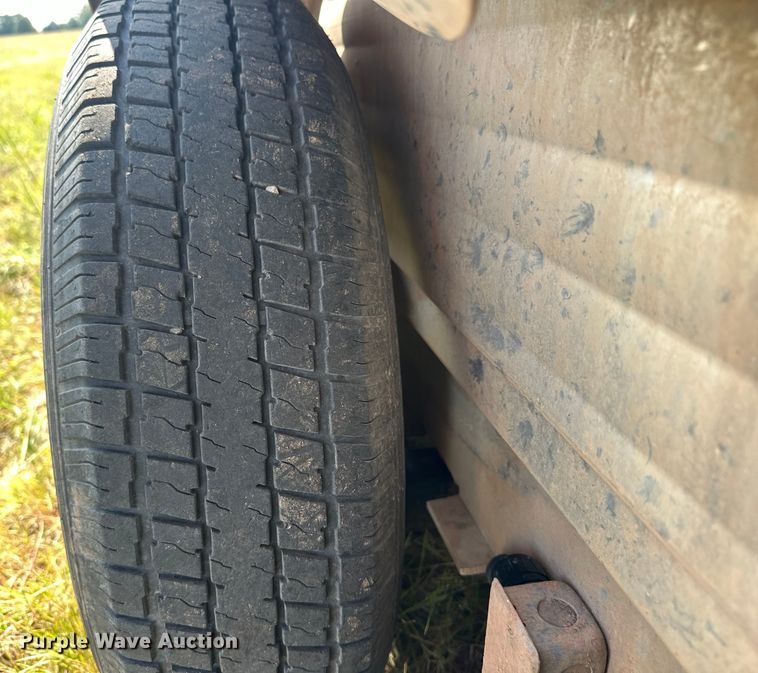 image for item EJ8909 2021 Sundowner  Showman GT livestock trailer