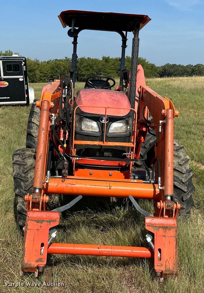 image for item EJ8910 2012 Kubota M7040D MFWD tractor