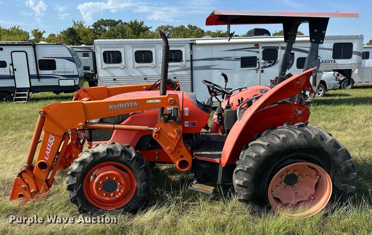 image for item EJ8910 2012 Kubota M7040D MFWD tractor