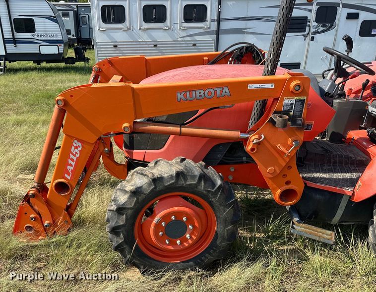 image for item EJ8910 2012 Kubota M7040D MFWD tractor