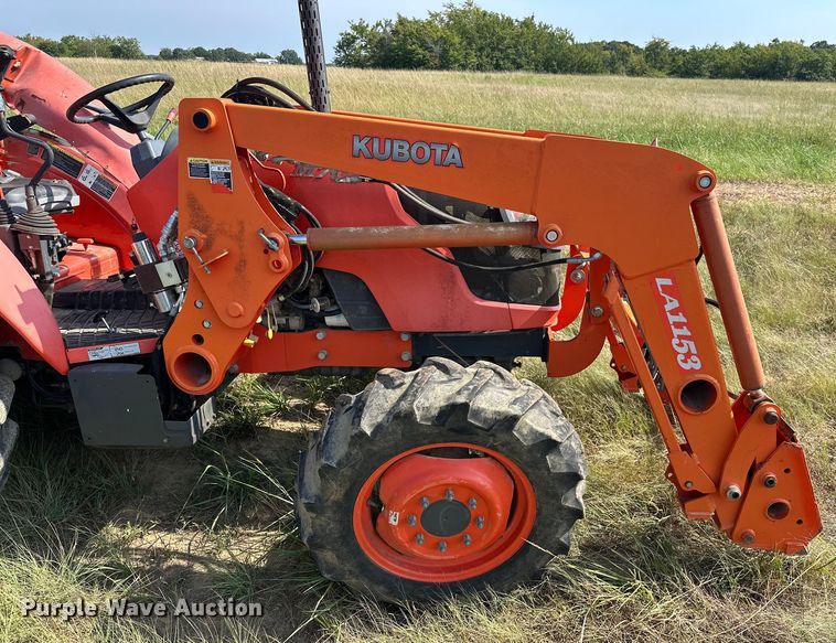 image for item EJ8910 2012 Kubota M7040D MFWD tractor