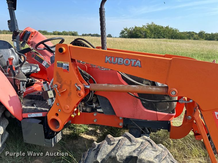 image for item EJ8910 2012 Kubota M7040D MFWD tractor