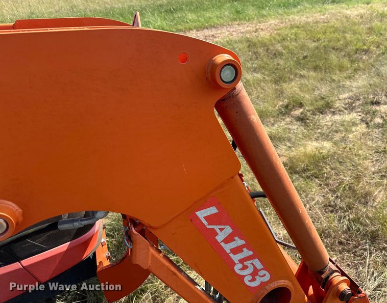 image for item EJ8910 2012 Kubota M7040D MFWD tractor