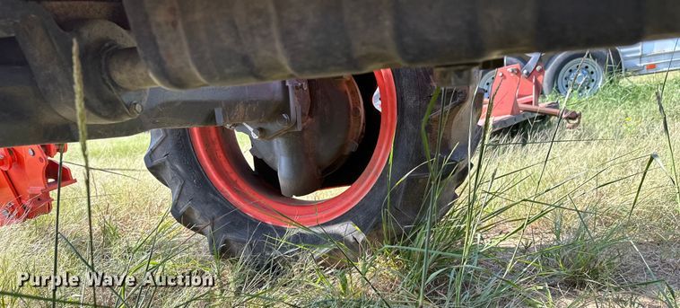 image for item EJ8910 2012 Kubota M7040D MFWD tractor