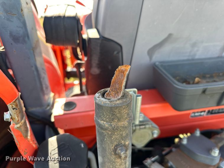 image for item EJ8910 2012 Kubota M7040D MFWD tractor