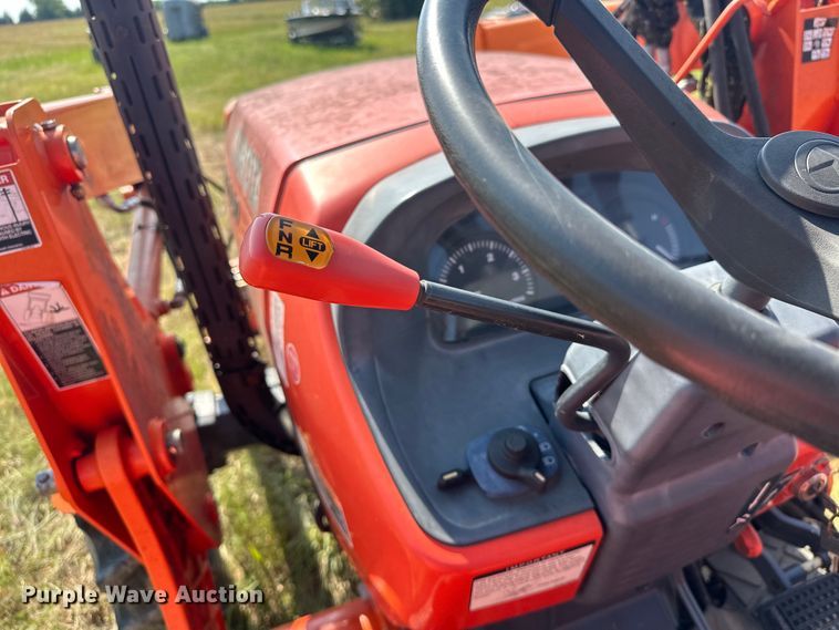 image for item EJ8910 2012 Kubota M7040D MFWD tractor