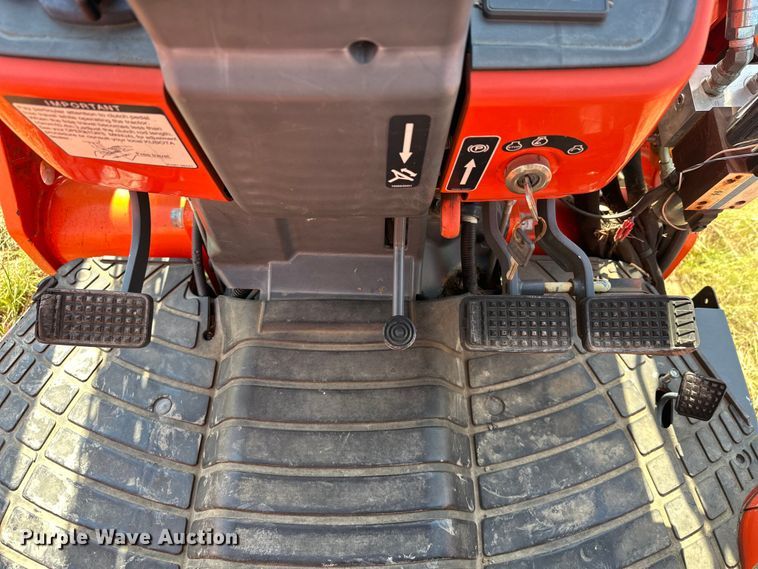 image for item EJ8910 2012 Kubota M7040D MFWD tractor