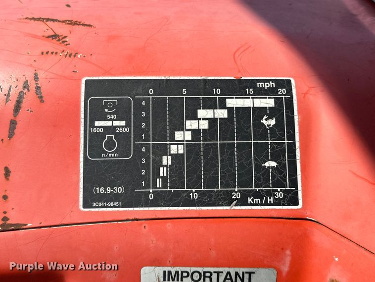 image for item EJ8910 2012 Kubota M7040D MFWD tractor