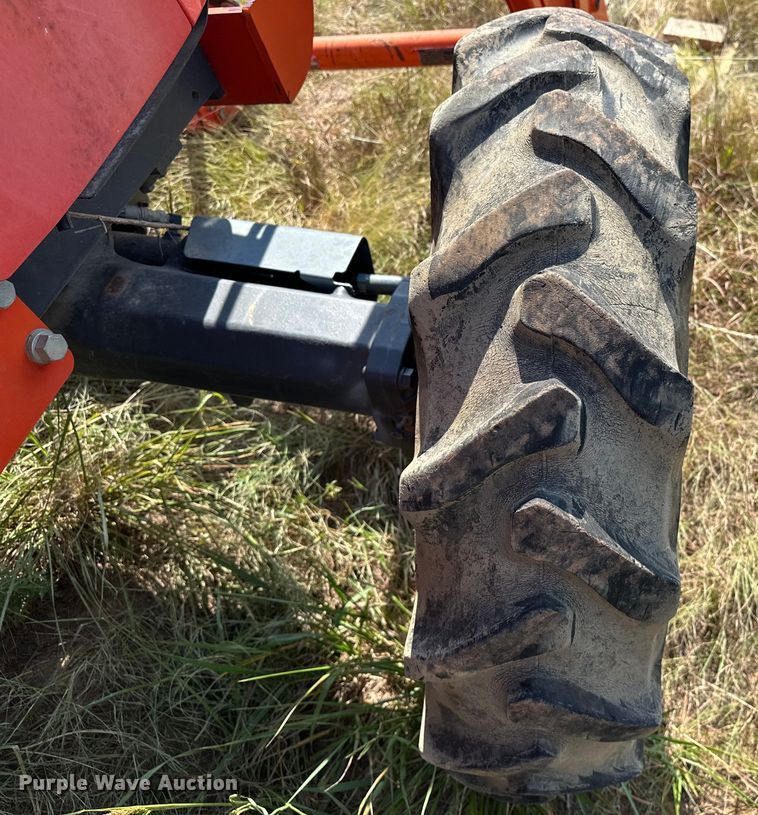 image for item EJ8910 2012 Kubota M7040D MFWD tractor