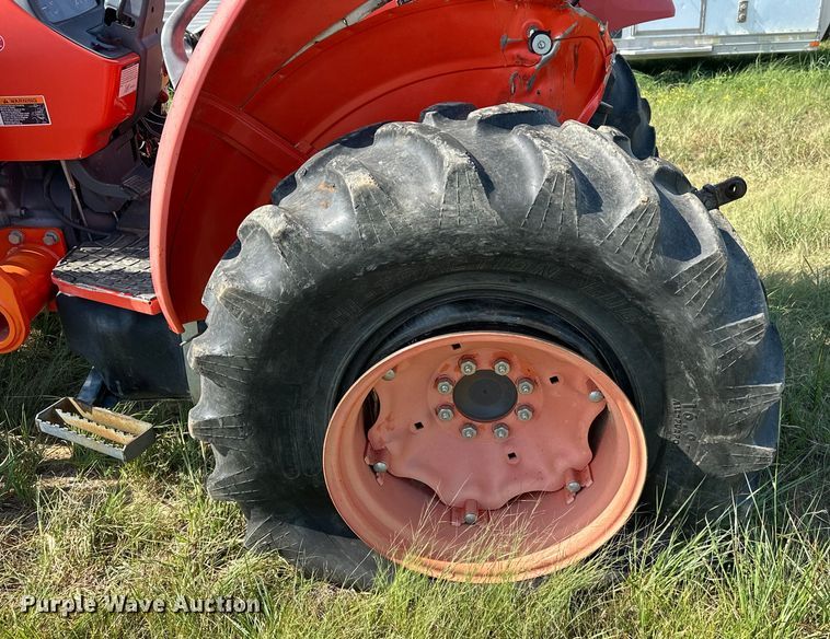image for item EJ8910 2012 Kubota M7040D MFWD tractor