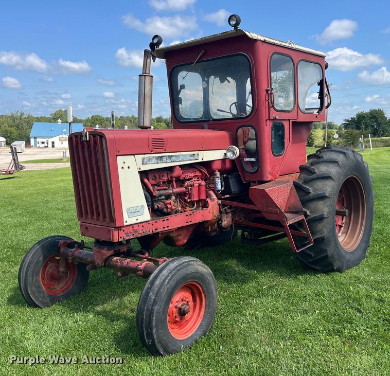 image for item EK8944 1965 International Harvester Farmall 806 tractor