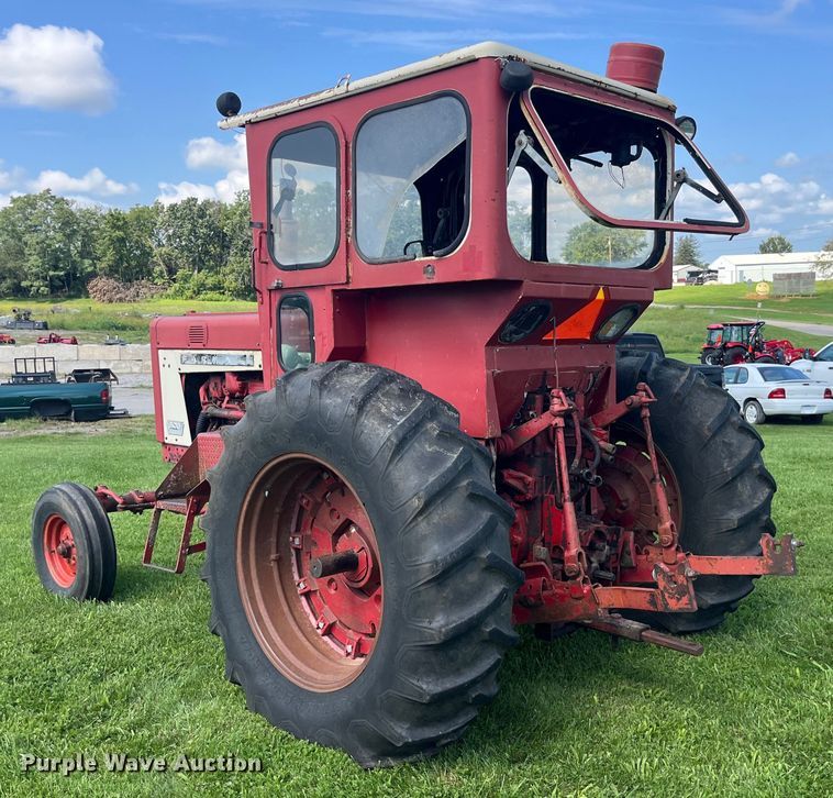 image for item EK8944 1965 International Harvester Farmall 806 tractor