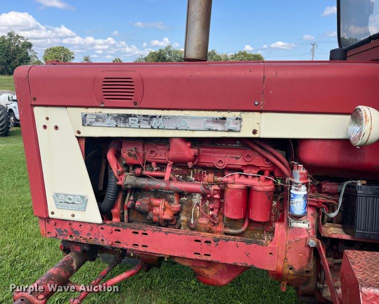 image for item EK8944 1965 International Harvester Farmall 806 tractor