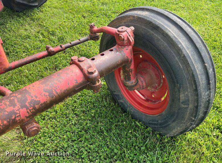 image for item EK8944 1965 International Harvester Farmall 806 tractor