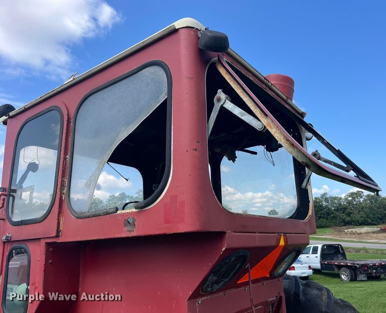 image for item EK8944 1965 International Harvester Farmall 806 tractor