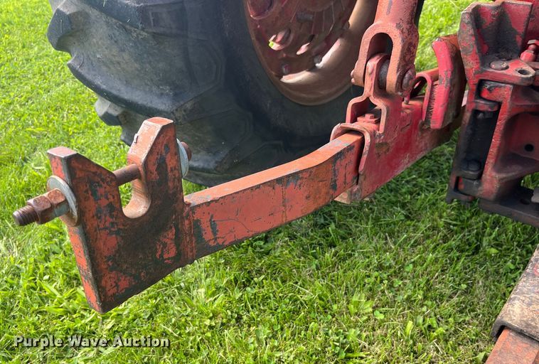 image for item EK8944 1965 International Harvester Farmall 806 tractor