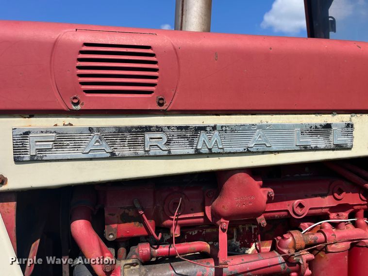 image for item EK8944 1965 International Harvester Farmall 806 tractor