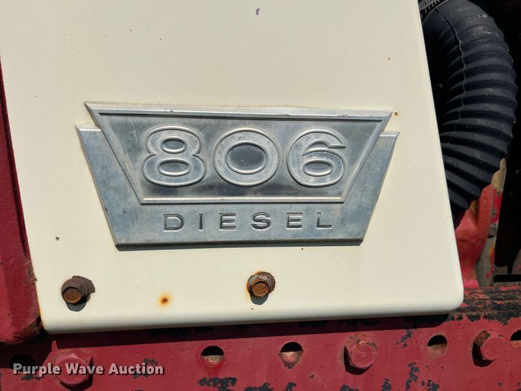 image for item EK8944 1965 International Harvester Farmall 806 tractor