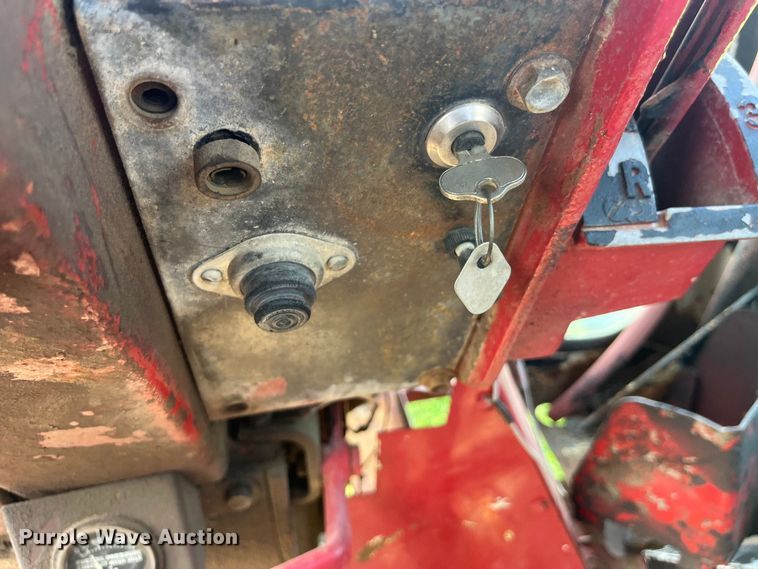 image for item EK8944 1965 International Harvester Farmall 806 tractor