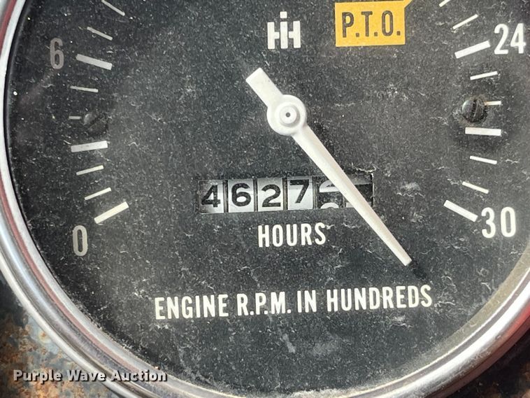 image for item EK8944 1965 International Harvester Farmall 806 tractor