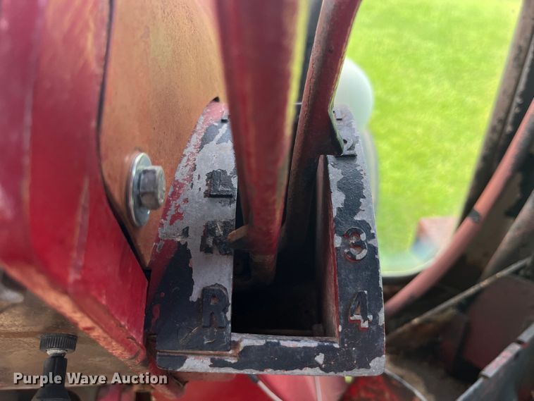 image for item EK8944 1965 International Harvester Farmall 806 tractor