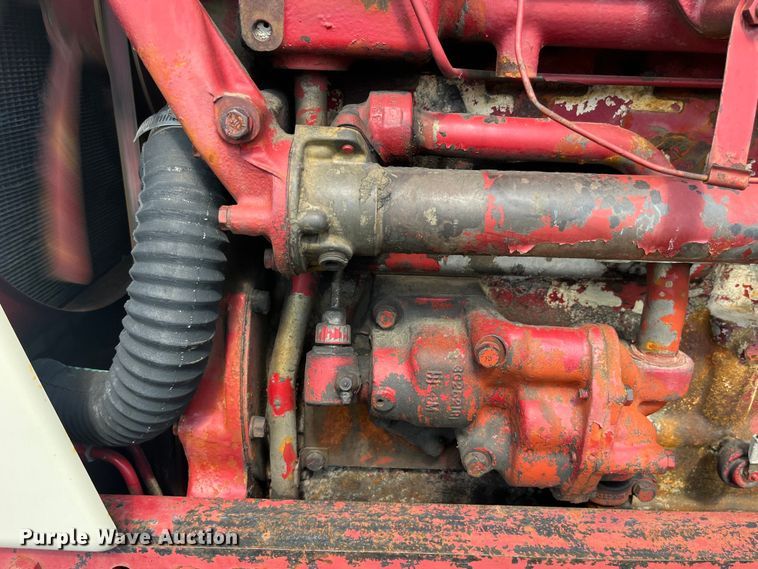 image for item EK8944 1965 International Harvester Farmall 806 tractor