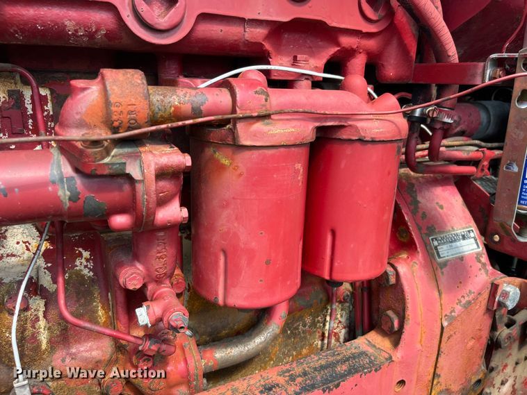 image for item EK8944 1965 International Harvester Farmall 806 tractor