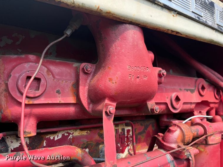 image for item EK8944 1965 International Harvester Farmall 806 tractor